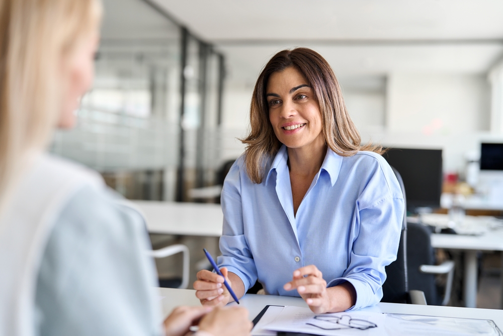 Recruiter conducting a job interview as part of a digital marketing for recruitment strategy focused on attracting qualified candidates.